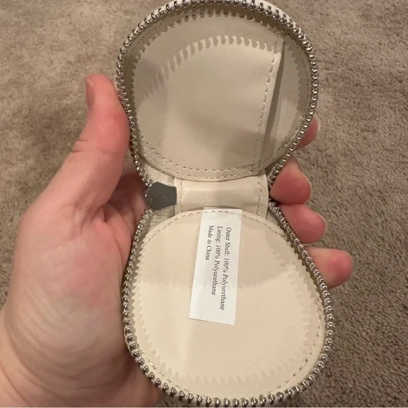 BÉIS The Sailor AirTag Charm Keychain – New Without Tags - Picture 3 of 3